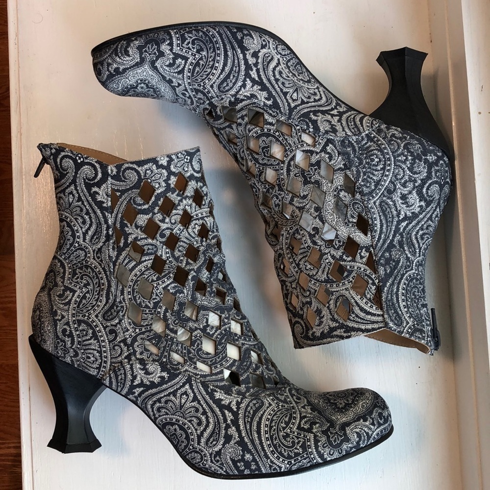 JOHN Fluevog Baroque Murillo Diamond Perforated Boot size 10 paisley print - Picture 2 of 16